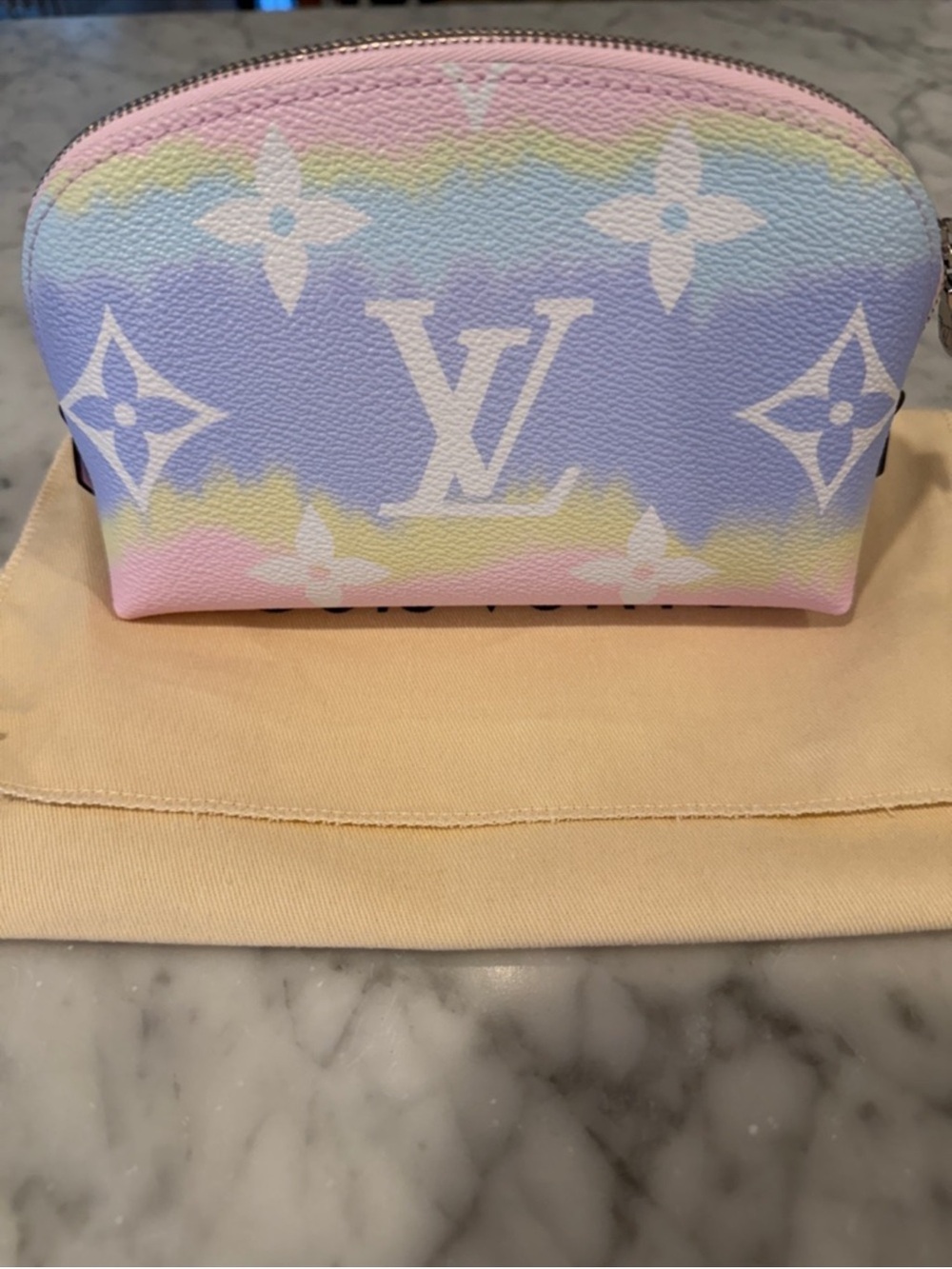 Authentic NWT Louis Vuitton Escale Cosmetic Pouch PM - Picture 4 of 15